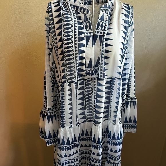 Dresses & Skirts - Lovely blue & white lined dress. Size M. Light and flowing.